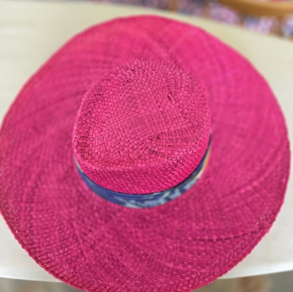 Five beautiful straw hats + hat box! - Picture 3 of 16